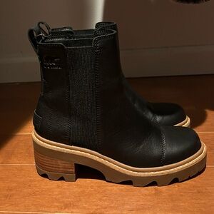 Sorel Black and Tan Ankle Boots